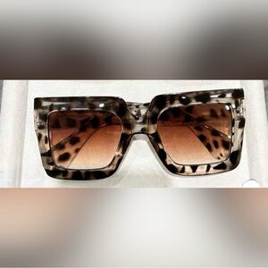 Sheer Black/Gray Oversized Fashion Sunglasses with Tortoiseshell Pattern